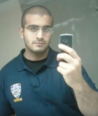 عمر متین از سال 2007 برای شرکت چند ملیتی G4S در زمینه تامین امنیت security company، به عنوان مامور گارد کار می کرده و قانونا اسلحه حمل می کرده