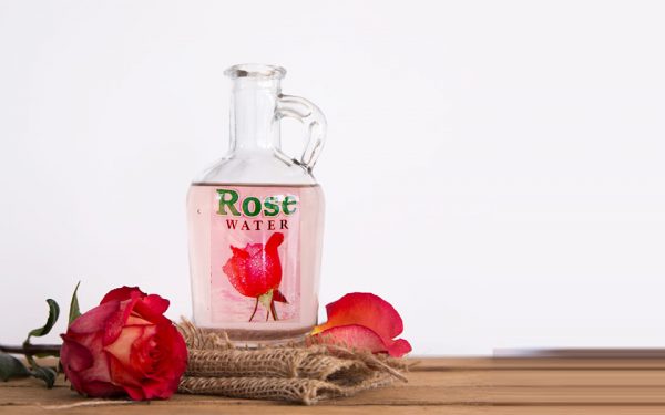 این بطری حاوی یک عطر خانه ساز بوده که از گل سرخ ساخته شده است.