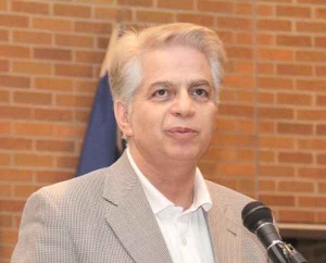 دکتر فرخ زندی، رئیس کنگره ایرانیان کانادا و سخنگوی شبکه انجمن سکولارهای سبز ایران و رئیس شاخه تورنتو این شبکه و استاد همکار دانشکده اقتصاد (شولیک) دانشگاه یورک