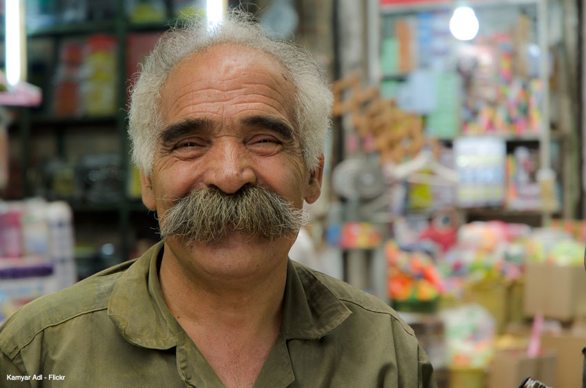 لبخند طلایی در خیابان مولوی