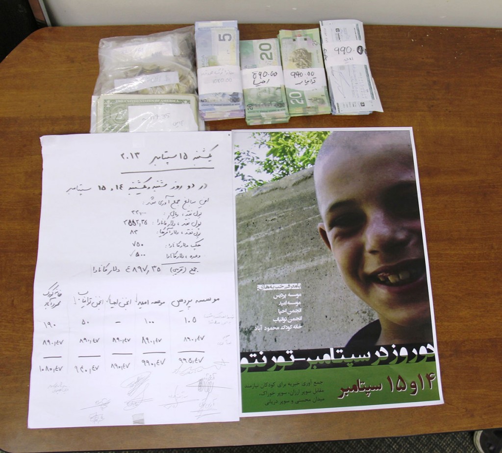 هفته گذشته، به همت جمعی از اعضای کامیونیتی ایرانی ـ کانادایی، بیش از 4800 دلار برای کمک به کودکان نیازمند در ایران جمع آوری شد. عکس ها از سلام تورنتو (محمد تاج دولتی)