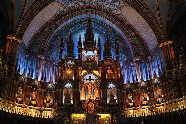 ناقوس های کلیسای نوتردام مونتریال به نام Notre-Dame Basilica به نشانه همبستگی به صدا درآمد.