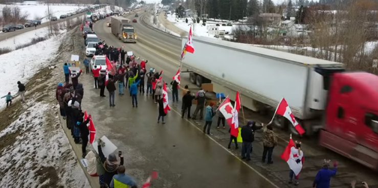 ویدیو: حرکت رانندگان معترض کامیونها به سمت اتاوا