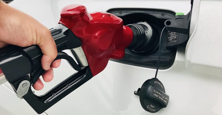 فرماندار کالیفرنیا می خواهد برای هر اتومبیل چهارصد دلار یارانه بنزین بدهد